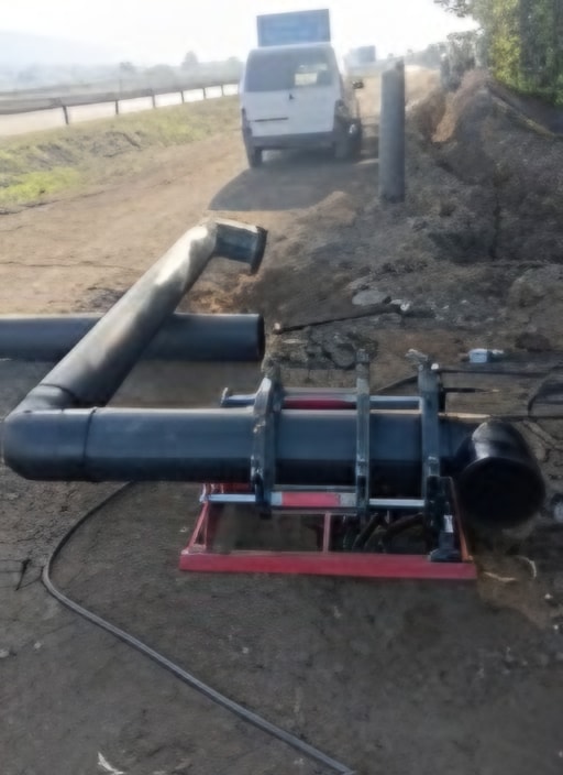 Termofusión de un fitting HDPE junto a la zanja